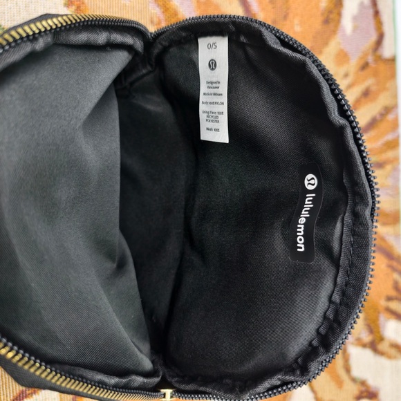 lululemon athletica All Night Festival Bag - Micro 2L - Black/Gold - Picture 6 of 7